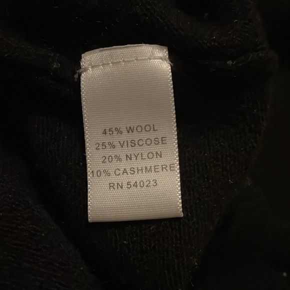 Banana Republic Black Sweater - Picture 4 of 4